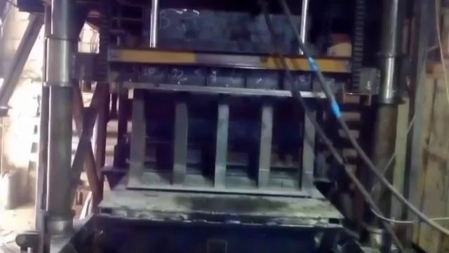 Устранение перекоса механизма привода пуансона вибропресса смотреть онлайн