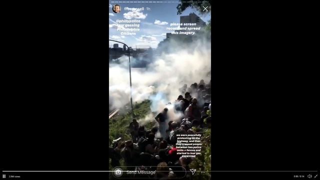 Philadelphia Police Bombard Trapped Crowd with Tear Gas смотреть онлайн