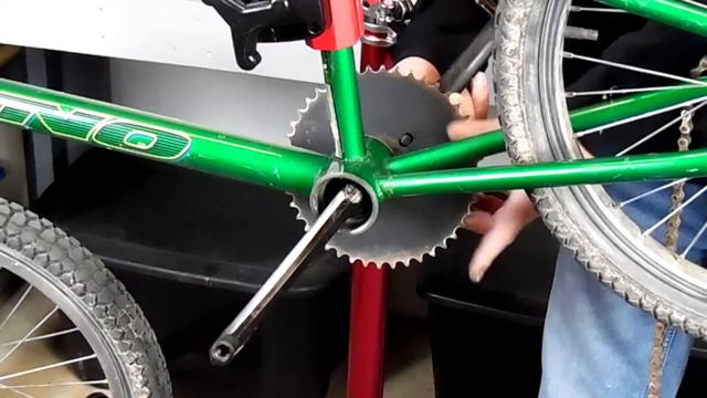 How To Remove A BMX 1 Piece Crank, Bearings, and Cups | Step by Step смотреть онлайн