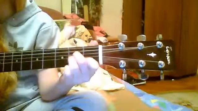 Песня МАЛЬЧИШКА под гитару . Сорри за конец плохой просто кошка не давала играть смотреть онлайн