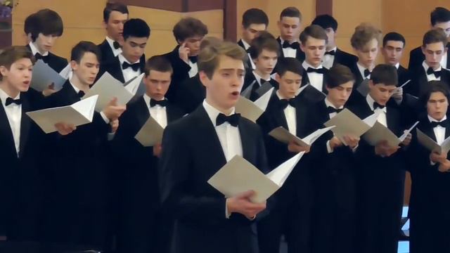 Хор юношей Хорового училища им. А.В. Свешникова. Солист Артём Брит. 