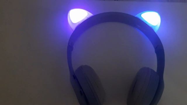 Наушники со светящимися ушками кошки смотреть онлайн