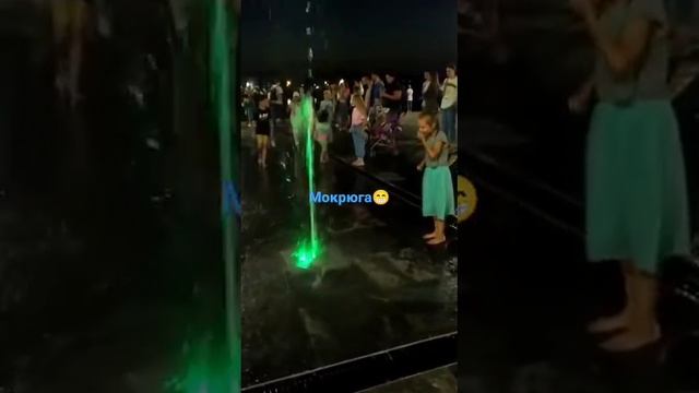 Великий Новгород. День города 2022. Фонтан на набережной А.Невского. смотреть онлайн