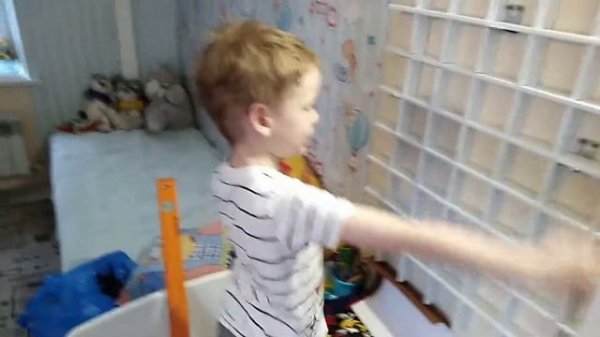 Делаем настенную парковку для машинок