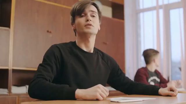 Девки, псс, есть ручка?
