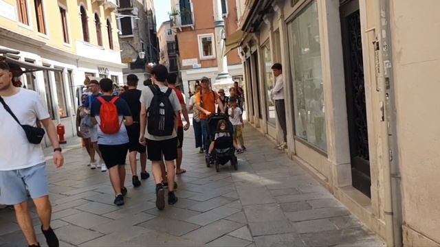 Италия Венеция Rialto,гондолы,туристы смотреть онлайн