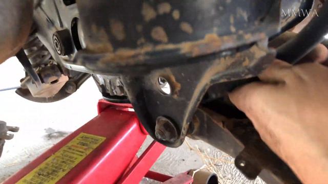 W124 restoration - the rear subframe is removed смотреть онлайн