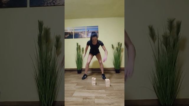 Jenga Wooden Tower Building Challenge in Squat Exercise (DIY Aerobic, it's not cardio, it's control смотреть онлайн