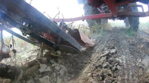 Самодельный комбайн для уборки чеснока