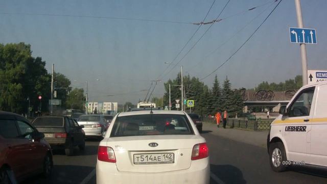 Новокузнецк. Дятлу очень нужно через сплошную в другой ряд смотреть онлайн