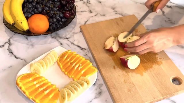 Красивая ФРУКТОВАЯ нарезка на ПРАЗДНИЧНЫЙ СТОЛ. Быстро, красиво и ПРОСТО!!! Нарезка фруктов. смотреть онлайн