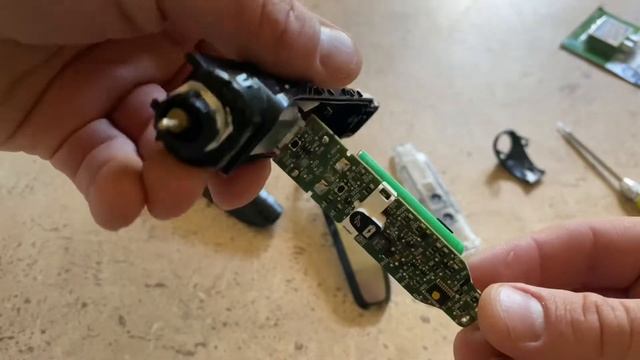 Ремонт триммера Philips. Замена аккумуляторов