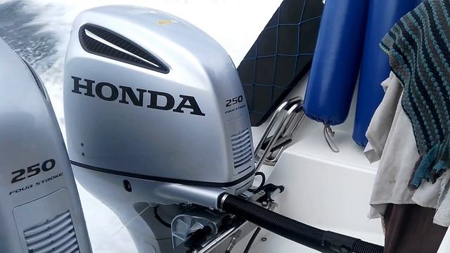 Работа трио моторов Honda 250 смотреть онлайн