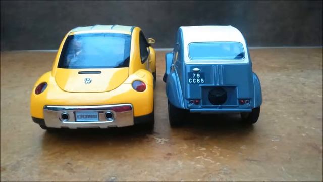 citroen 2cv sahara & VW new beetle dune 1/18 смотреть онлайн