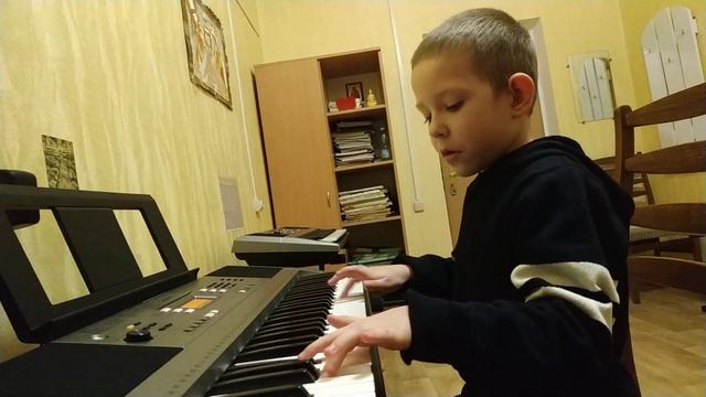 Yamaha PSR E 353! Талантливый мальчик играет на синтезаторе! смотреть онлайн