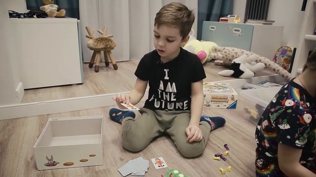LeviBon играют в настольные игры! «Заяц и морковка» смотреть онлайн