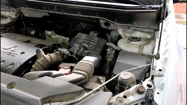 Mitsubishi ASX Мицубиси АСХ 1,8 2013 года Замена масла и фильтров в двигателе смотреть онлайн