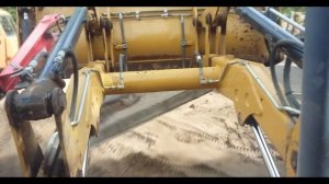 #69. Работа челюстью экскаватора погрузчика Cat 428 F