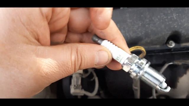 Опель Зафира Б. Замена свечей на Z18XER смотреть онлайн