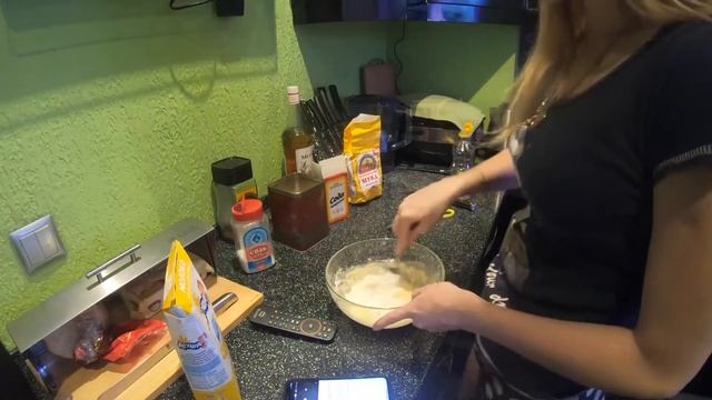 VLOG: ?ПЕРВЫЕ ОЛАДЬИ ?#влог #оладьи #MOSKVICHKALIFE смотреть онлайн