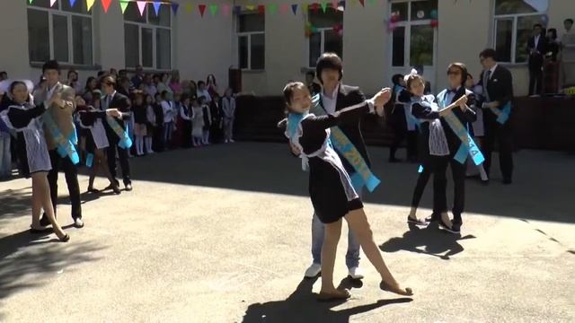 DanceStudioDELUXE_Вальс выпускников_2014 смотреть онлайн