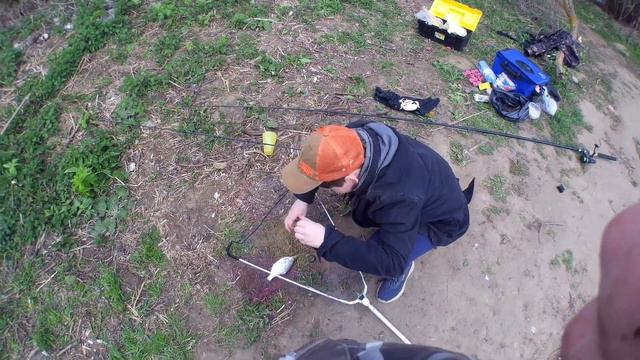 Ловим леща, май 2022 года. Рыбалка и уборка водоема. смотреть онлайн