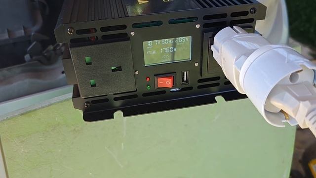 Test di carico su inverter Vevor 12/220v da 2000W a onda pura con comando remoto. смотреть онлайн