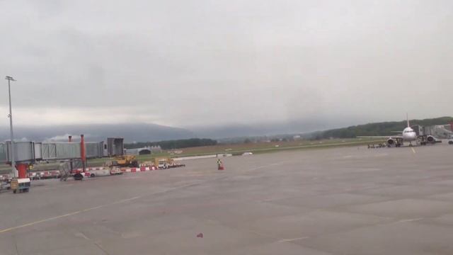 Amazing Geneva Airport, Switzerland. Instruction for flight Safety and Airport View смотреть онлайн