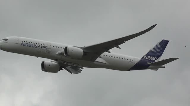 Полёт нового Airbus A350 XWB в Ля-Бурже /  Flight Of The New Airbus A350 XWB In La Bourget
