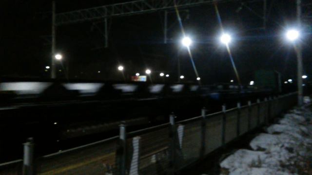 Электровоз ВЛ80С-2717 с грузовым поездом смотреть онлайн