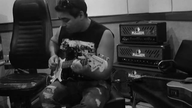 Jacare Guitarra+ Amplificador BULLDOG CERBERO 120 crunch + pro tools e delays guitar strato. смотреть онлайн