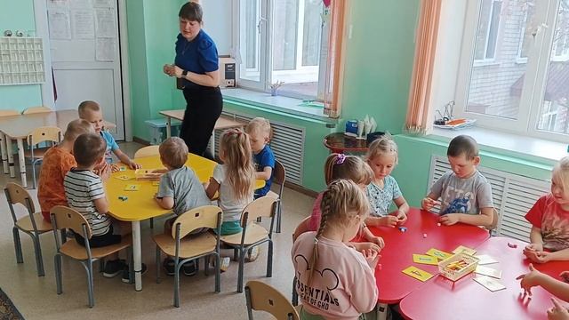 Фрагмент ФЭМП у детей старшей группы "Лестница для белки" смотреть онлайн