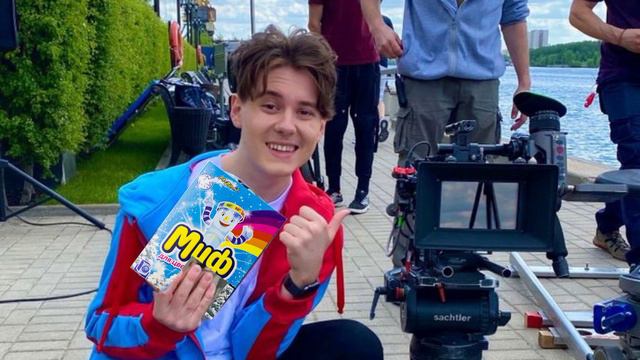 РОМАН КОМПОТ ПРИШЁЛ С МАГАЗИНА, И КУПИЛ ПОРОШОК МИФ! (Нейросеть)