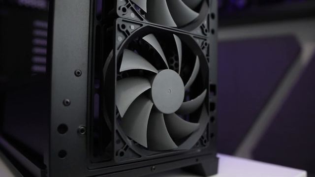 It has a DOOR! // Antec P10C Review смотреть онлайн