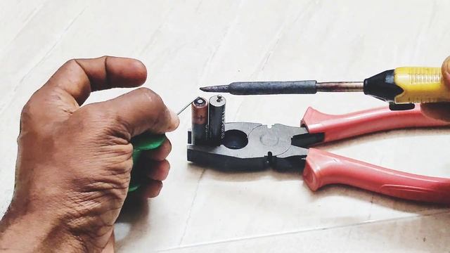 Philips Trimmer Battery Replacement and Repair смотреть онлайн