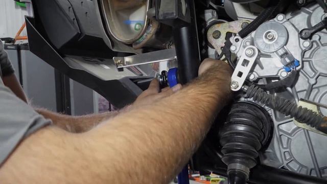 Rear Receiver Hitch Install | Polaris RZR Pro XP | SuperATV смотреть онлайн