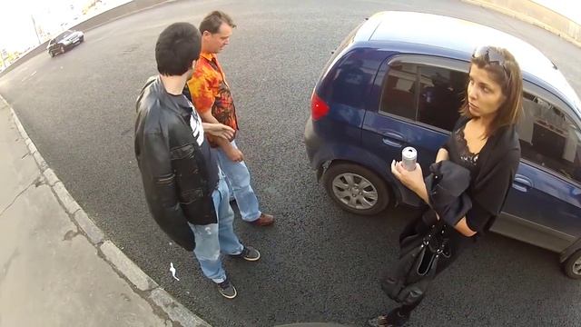 Скутер сбивает пассажир машины смотреть онлайн