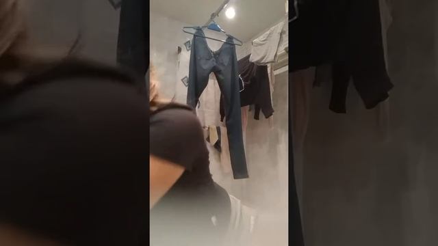 Приклеиваю накладные ногти лаком. смотреть онлайн