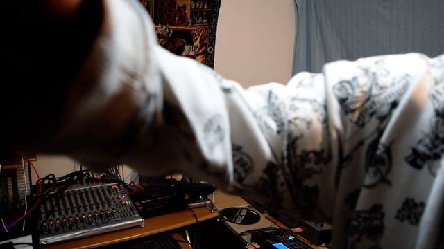 Akai xr20 Drum and baseline mix смотреть онлайн