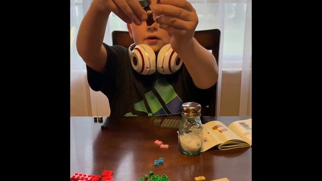 Wes Builds Lego Minecraft Set 21164 смотреть онлайн