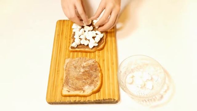 ТОСТЫ С НУТЕЛЛОЙ И МАРШМЕЛЛОУ смотреть онлайн