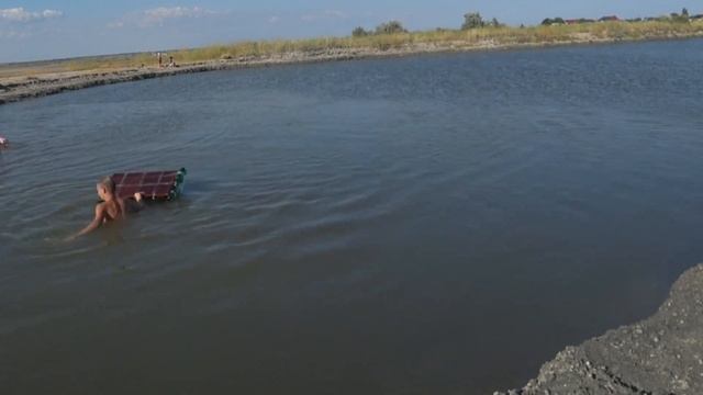 ДОСКА ДЛЯ СЕРФИНГА ИЗ БУТЫЛОК смотреть онлайн