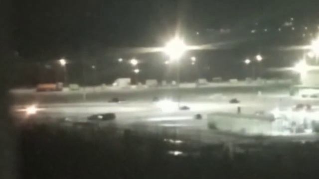 Саратовцев встревожил ночной форсаж у "Леруа Мерлен" смотреть онлайн