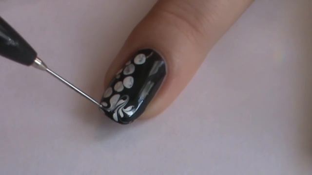 Черно-белый рисунок на ногтях иголкой смотреть онлайн