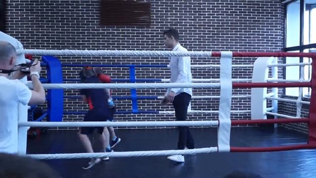Открытый ринг в Фитнес клубе "Энигма", детские соревнования по боксу, бой 1 смотреть онлайн