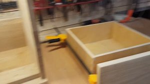 Ящичное соединение на циркулярной пиле.