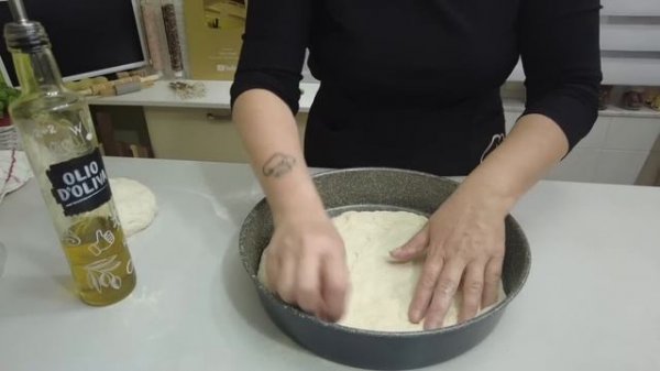 FOCACCIA CROCCANTE FUORI SOFFICE E FILANTE DENTRO ricetta facile di Tutti a tavola