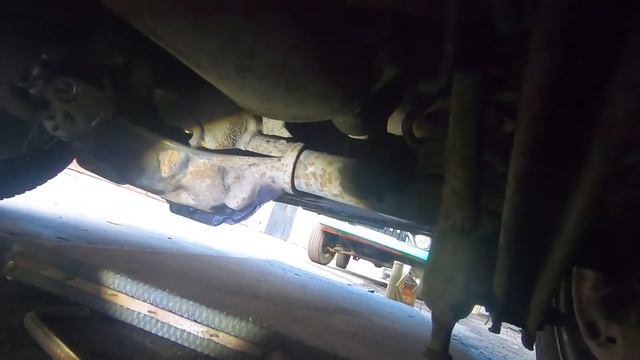 КУДА ЗАЛИВАЕТСЯ МАСЛО В ЗАДНИЙ МОСТ НА lINCOLN TOWN CAR 1989 смотреть онлайн