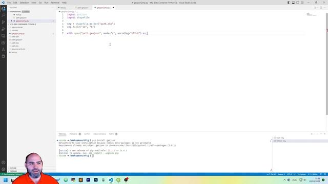 Learn to convert a GEOJSON to ESRI SHAPEFILE with PYTHON смотреть онлайн
