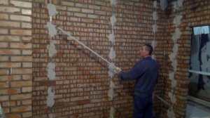 Как штукатурить плиточным клеем.